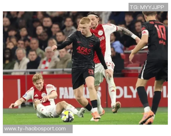 水晶宫追逐19岁荷兰新星斯米特面临曼联皇马强劲竞争