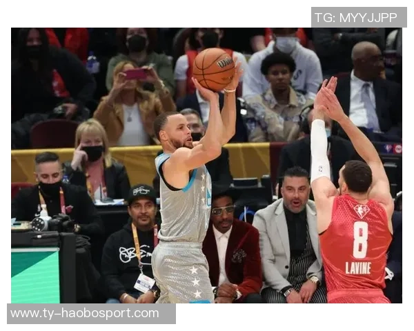 埃奇库姆表现低迷遭遇瓶颈14投仅中3三分球全失仅得7分4板4助 埃奇库姆表现低迷遭遇瓶颈14投仅中3三分球全失仅得7分4板4助